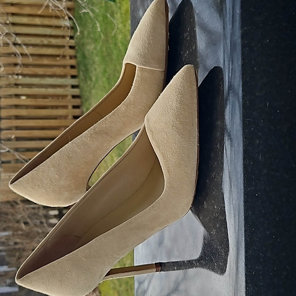 Banana Republic Suede Heels Size 9 Excellent Condition